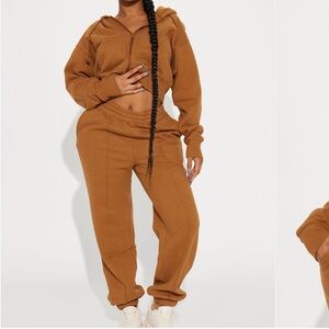 Staying In Sweatsuit - Cognac
Women's Tan Hoodie and Jogger Set